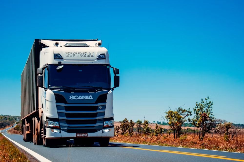Flotte d'entreprise de camions gérée avec la télématique entopizo